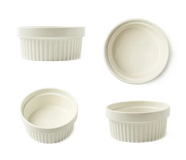 Souffle ramekin porcelanowe na białym tle — Zdjęcie stockowe