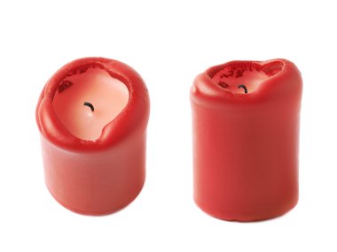 Kırmızı mum yarısı yandı izole