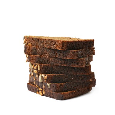 Siyah ekmek dilimleri yığın izole