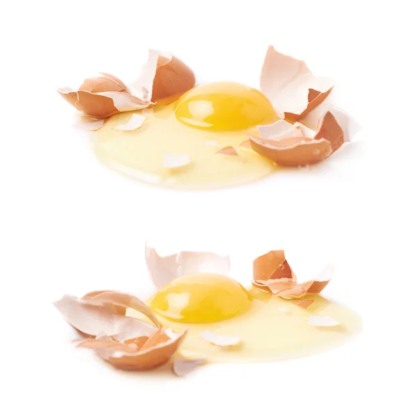 Cracked raw chicken egg isolated — Stock Photo, Image