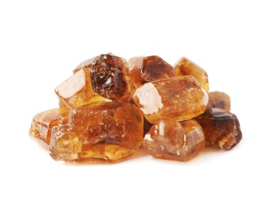 Kahverengi taş şeker kristalleri yığını