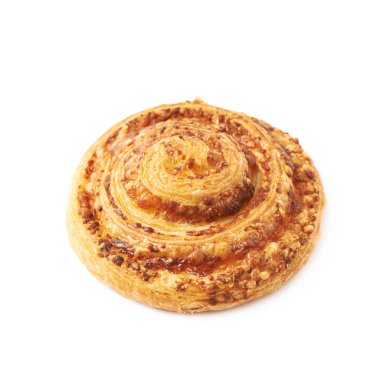 Peynir pasta rulo çörek izole