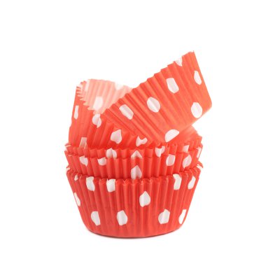 Kırmızı puantiyeli cupcake fincan izole