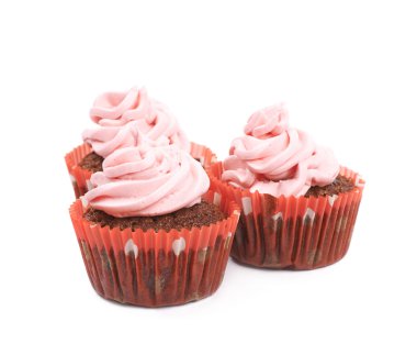 Çikolata muffin pembe krema izole ile