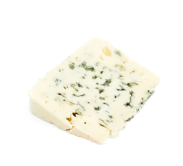 Kromka na białym tle niebieski sera roquefort — Zdjęcie stockowe