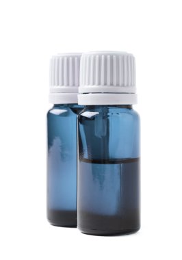 İzole küçük şişe şişeyi