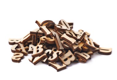 Ahşap harfler izole yığını