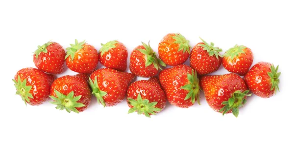 Ligne de fraises rouges isolées — Photo