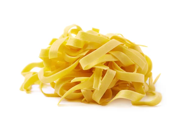 Haufen fettuccine Bandnudeln — Stockfoto