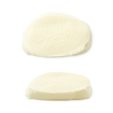 Tek dilim izole mozzarella peyniri