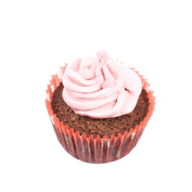 Çikolata muffin pembe krema izole ile