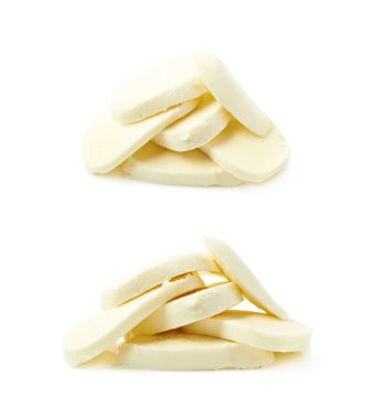Mozzarella peynir dilimleri yığını