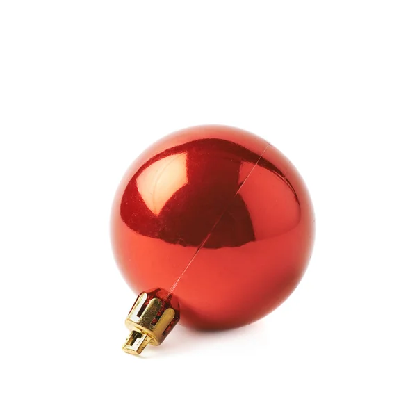 Один рождественский мяч изолирован — стоковое фото