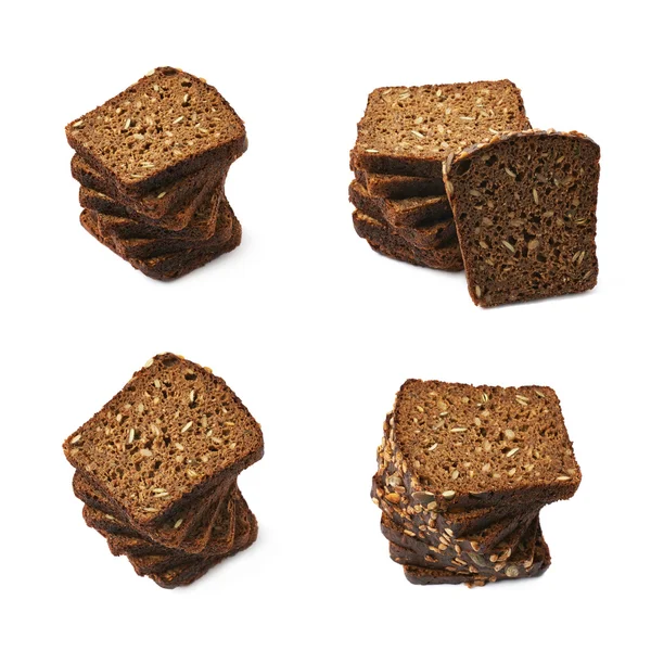 Siyah ekmek dilimleri yığın izole