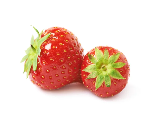 Paar rote Erdbeeren isoliert — Stockfoto