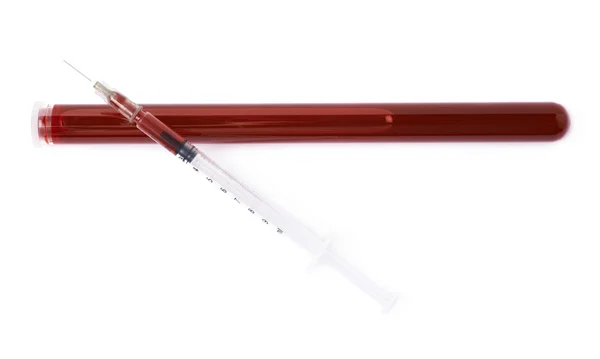 Seringa médica e tubo de ensaio isolado — Fotografia de Stock