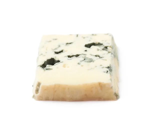 Fatia única de queijo azul isolado — Fotografia de Stock