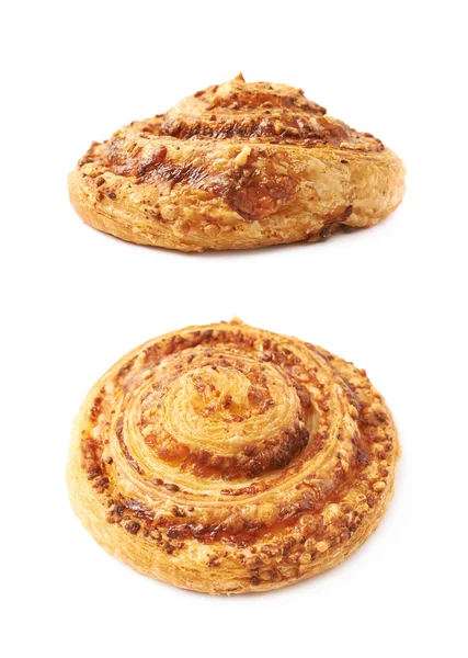 Peynir pasta rulo çörek izole