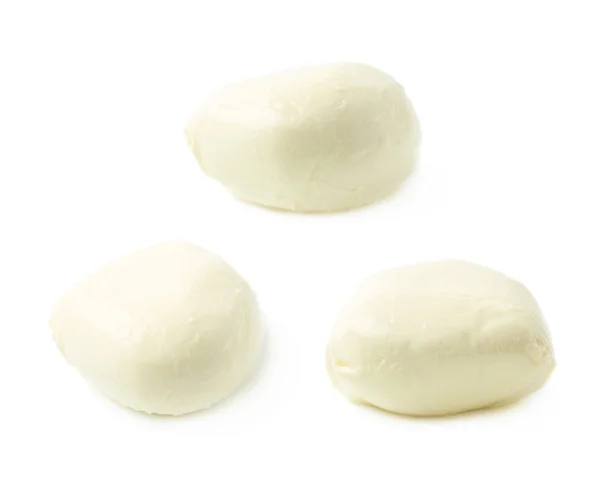 Bola de queijo Mozzarella isolado — Fotografia de Stock