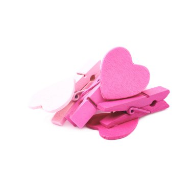 Ahşap peg izole kalp şeklinde