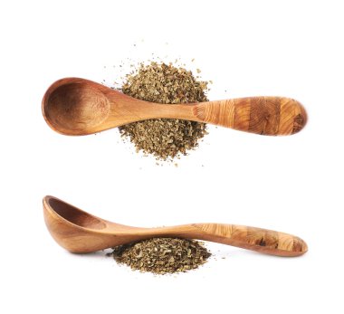 Tahta kaşık ve kurutulmuş fesleğen