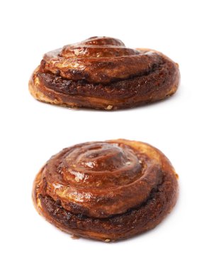 Tarçın rulo pasta çörek izole