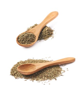 Kaşık kekik yığını üzerinde