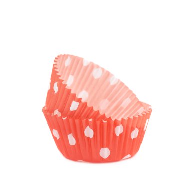Kırmızı puantiyeli cupcake fincan izole