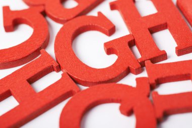 Ahşap harfleri ile kaplı yüzey