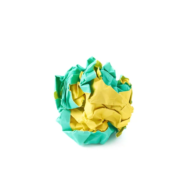 Kolorowy papier rozdrobnionego piłkę na białym tle — Zdjęcie stockowe