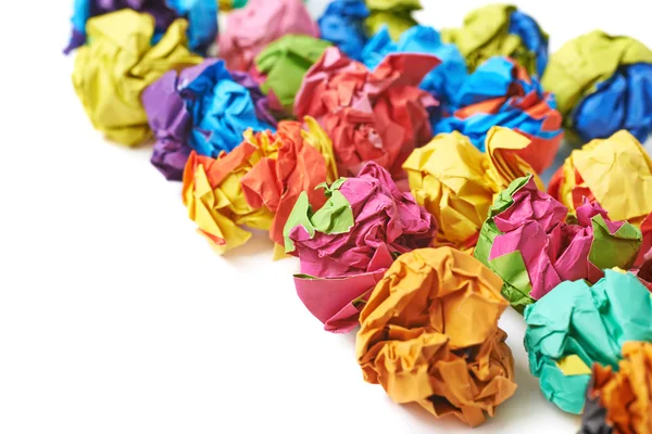 Pile de boules de papier émiettées colorées — Photo