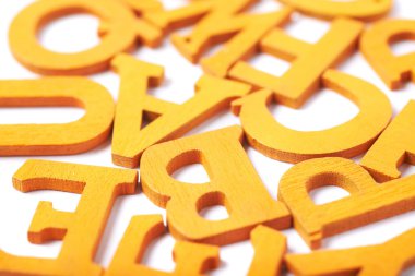 Ahşap harfleri ile kaplı yüzey