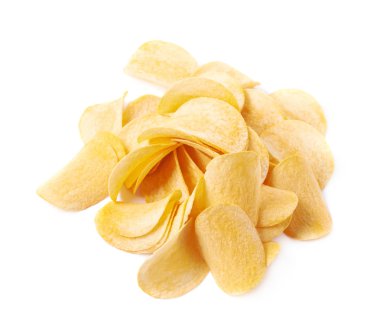 Birden fazla patates cipsi izole yığını