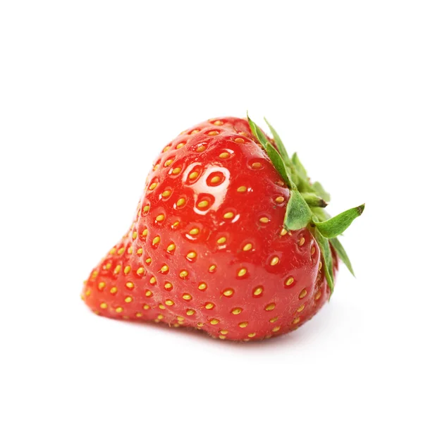 고립 된 단일 익은 빨간 딸기 — 스톡 사진