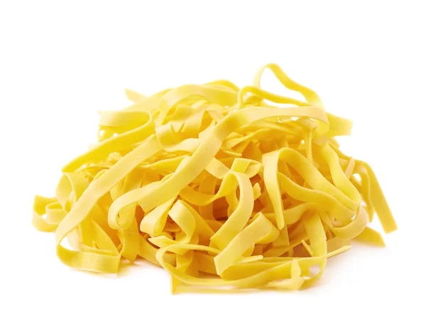 Haufen fettuccine Bandnudeln — Stockfoto