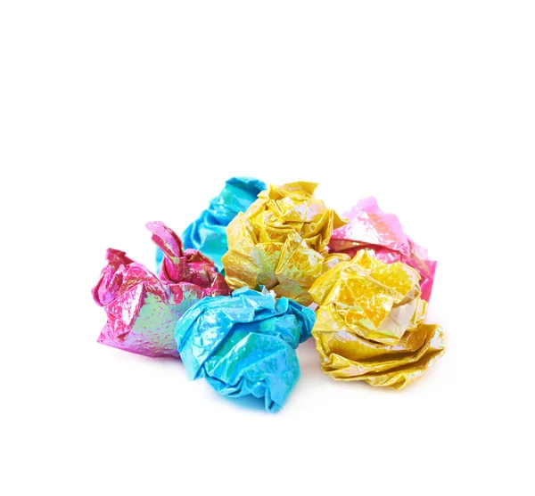 Stapel van kleurrijke crumbled papier ballen geïsoleerd — Stockfoto
