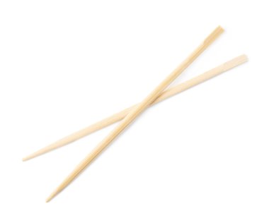 İzole ahşap suşi yemek çubukları