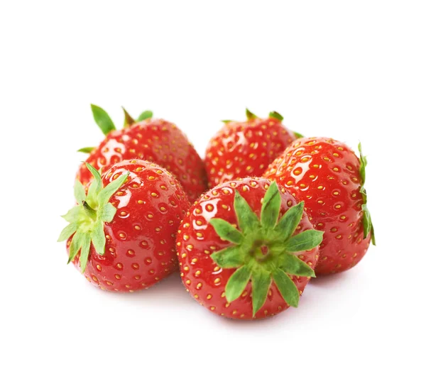 Haufen von wenigen Erdbeeren isoliert — Stockfoto