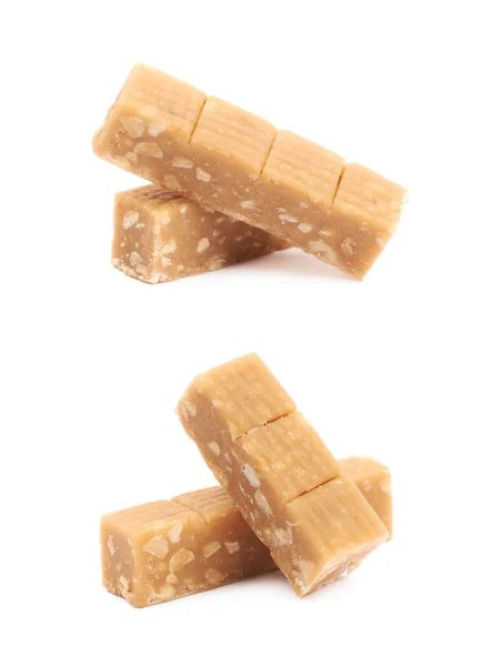 Karamell cukorka elszigetelt dióval — Stock Fotó