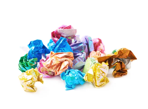 Stapel van kleurrijke crumbled papier ballen geïsoleerd — Stockfoto