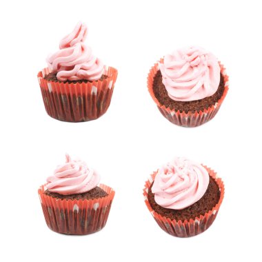 Çikolata muffin pembe krema izole ile