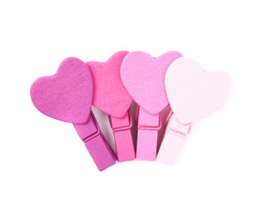 Ahşap peg izole kalp şeklinde