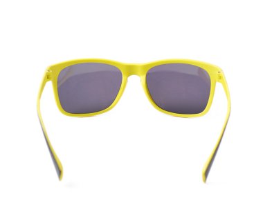 Plastik güneş gözlüğü izole