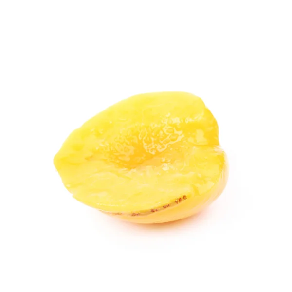 Konserverad persika hälften isolerade — Stockfoto