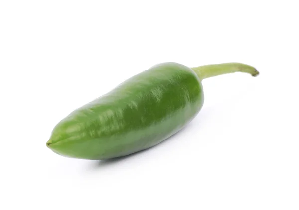Зеленый перец халапеньо изолирован — стоковое фото