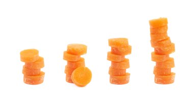 Yığın yığın izole havuç dilimleri