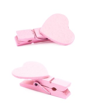 Ahşap peg izole kalp şeklinde