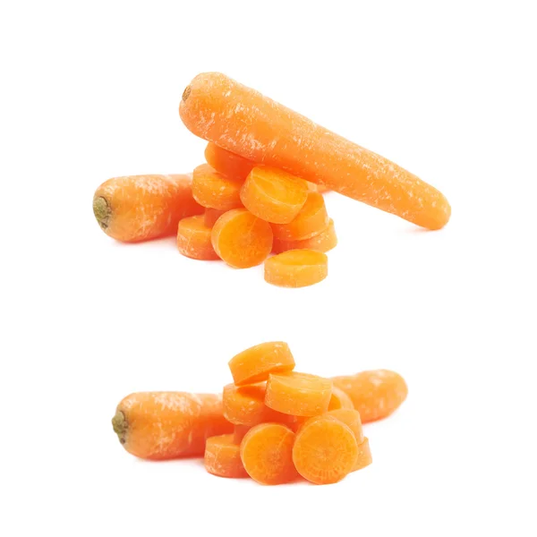 Купка шматочків дитячої моркви ізольовані — стокове фото