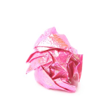 Ufalanmış topu izole renkli kağıt