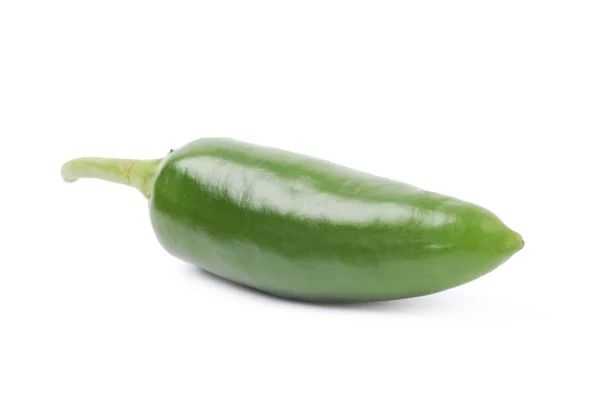 Grüner Jalapeño-Pfeffer isoliert — Stockfoto